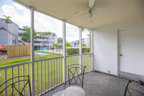 Condo in Miami, Florida, 1 bedroom  № 2057941 - photo 27