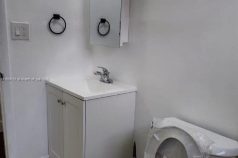 Villa ou maison à louer à Oakland Park, Floride: 2 chambres, 81.75 m2 № 1956745 - photo 13