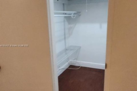 Villa ou maison à louer à Oakland Park, Floride: 2 chambres, 81.75 m2 № 1956745 - photo 6