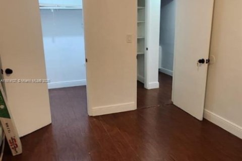 Villa ou maison à louer à Oakland Park, Floride: 2 chambres, 81.75 m2 № 1956745 - photo 7