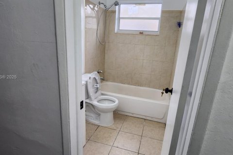 Villa ou maison à louer à Oakland Park, Floride: 2 chambres, 81.75 m2 № 1956745 - photo 14