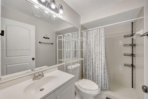 Touwnhouse à vendre à Miami, Floride: 3 chambres, 135.54 m2 № 1872163 - photo 25