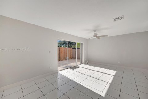 Touwnhouse à vendre à Miami, Floride: 3 chambres, 135.54 m2 № 1872163 - photo 10