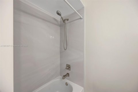 Touwnhouse à vendre à Miami, Floride: 3 chambres, 135.54 m2 № 1872163 - photo 21