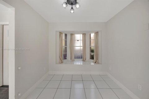 Touwnhouse à vendre à Miami, Floride: 3 chambres, 135.54 m2 № 1872163 - photo 13