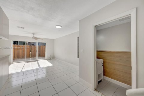 Touwnhouse à vendre à Miami, Floride: 3 chambres, 135.54 m2 № 1872163 - photo 5