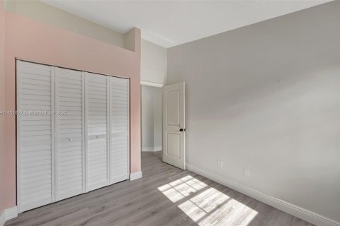 Touwnhouse à vendre à Miami, Floride: 3 chambres, 135.54 m2 № 1872163 - photo 19