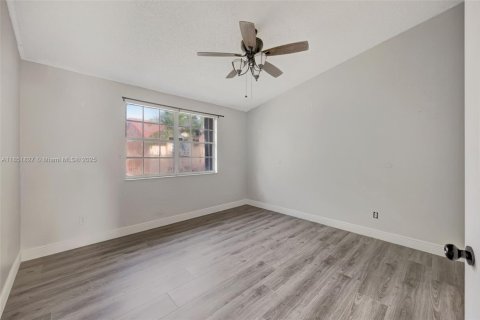 Touwnhouse à vendre à Miami, Floride: 3 chambres, 135.54 m2 № 1872163 - photo 22