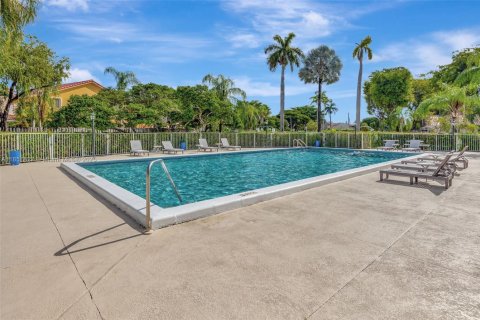 Touwnhouse à vendre à Miami, Floride: 3 chambres, 135.54 m2 № 1872163 - photo 27