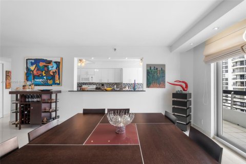 Condominio en venta en Aventura, Florida, 2 dormitorios, 126.81 m2 № 1932961 - foto 11