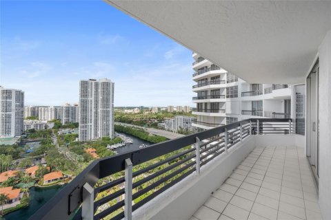 Condominio en venta en Aventura, Florida, 2 dormitorios, 126.81 m2 № 1932961 - foto 2