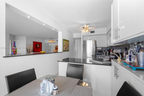 Condominio en venta en Aventura, Florida, 2 dormitorios, 126.81 m2 № 1932961 - foto 15