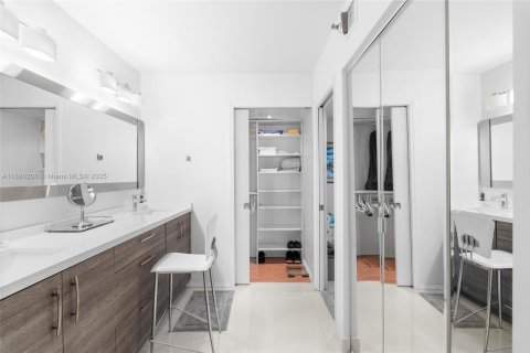 Condominio en venta en Aventura, Florida, 2 dormitorios, 126.81 m2 № 1932961 - foto 21
