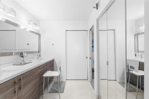 Condominio en venta en Aventura, Florida, 2 dormitorios, 126.81 m2 № 1932961 - foto 20