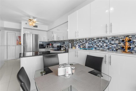 Condominio en venta en Aventura, Florida, 2 dormitorios, 126.81 m2 № 1932961 - foto 14