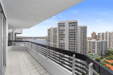 Condominio en venta en Aventura, Florida, 2 dormitorios, 126.81 m2 № 1932961 - foto 1