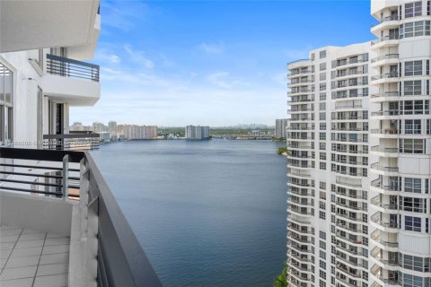 Condominio en venta en Aventura, Florida, 2 dormitorios, 126.81 m2 № 1932961 - foto 4