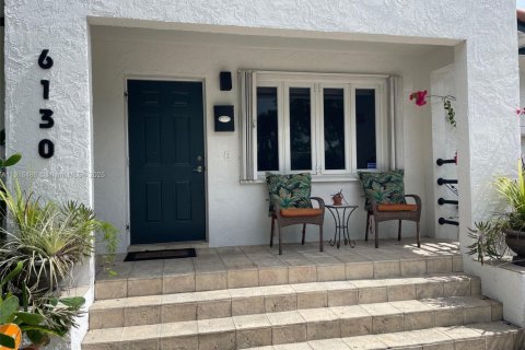 Villa ou maison à louer à West Miami, Floride: 1 chambre, 27.87 m2 № 1971907 - photo 4