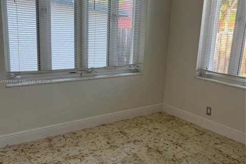 Villa ou maison à louer à West Miami, Floride: 1 chambre, 27.87 m2 № 1971907 - photo 1