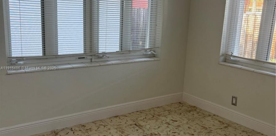 Villa ou maison à West Miami, Floride 1 chambre, 27.87 m2 № 1971907