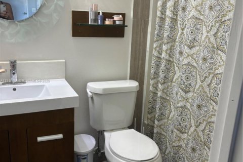 Villa ou maison à louer à West Miami, Floride: 1 chambre, 27.87 m2 № 1971907 - photo 3