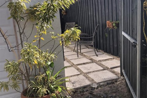 Villa ou maison à louer à West Miami, Floride: 1 chambre, 27.87 m2 № 1971907 - photo 5