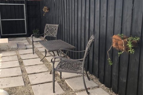 Villa ou maison à louer à West Miami, Floride: 1 chambre, 27.87 m2 № 1971907 - photo 6