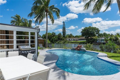 House in Deerfield Beach, Florida 3 bedrooms, 142.23 sq.m. № 1971245 - photo 13