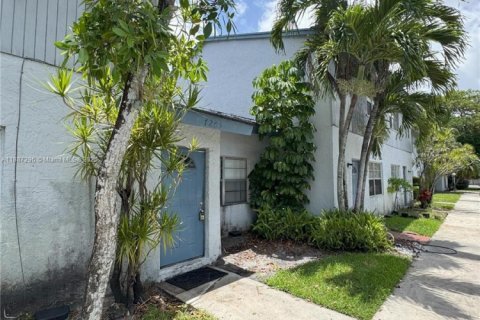 Condominio en alquiler en Plantation, Florida, 3 dormitorios, 150.87 m2 № 1933008 - foto 2
