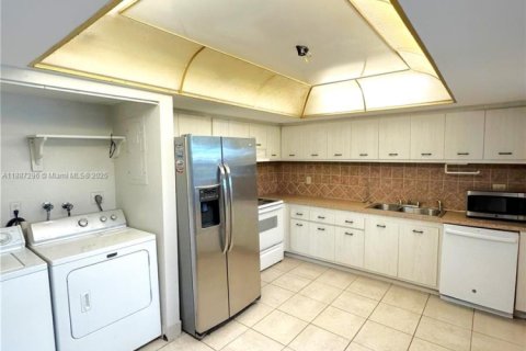 Condominio en alquiler en Plantation, Florida, 3 dormitorios, 150.87 m2 № 1933008 - foto 5