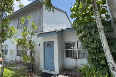 Condominio en alquiler en Plantation, Florida, 3 dormitorios, 150.87 m2 № 1933008 - foto 1