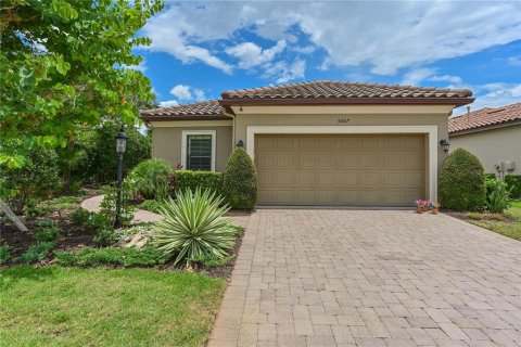 House in Bradenton, Florida 3 bedrooms, 177.63 sq.m. № 2226115