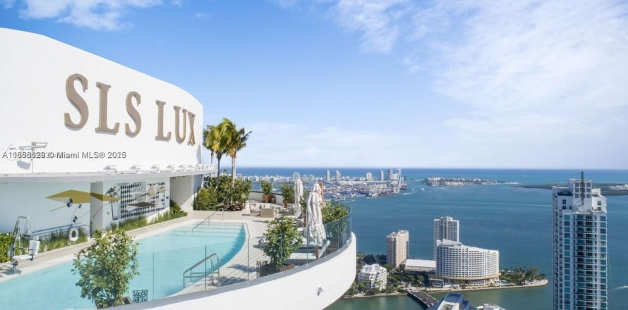 Condo in Miami, Florida, 3 bedrooms  № 1942321