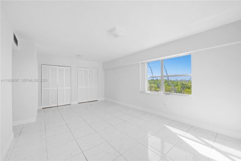 Copropriété à vendre à North Miami Beach, Floride: 2 chambres, 110.55 m2 № 1986587 - photo 15