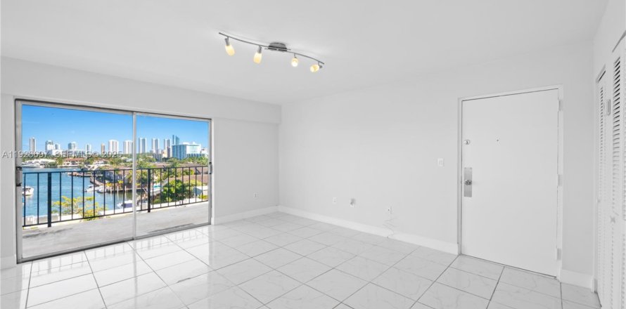 Condo à North Miami Beach, Floride, 2 chambres № 1986587