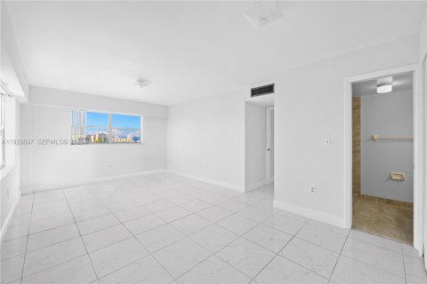 Copropriété à vendre à North Miami Beach, Floride: 2 chambres, 110.55 m2 № 1986587 - photo 16
