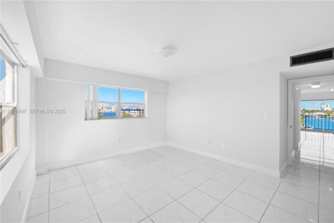 Copropriété à vendre à North Miami Beach, Floride: 2 chambres, 110.55 m2 № 1986587 - photo 9