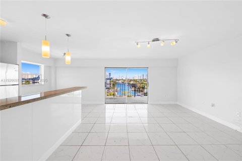 Copropriété à vendre à North Miami Beach, Floride: 2 chambres, 110.55 m2 № 1986587 - photo 4