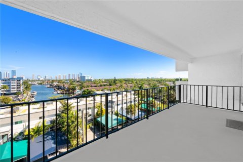 Copropriété à vendre à North Miami Beach, Floride: 2 chambres, 110.55 m2 № 1986587 - photo 20