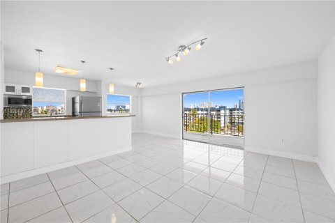 Copropriété à vendre à North Miami Beach, Floride: 2 chambres, 110.55 m2 № 1986587 - photo 2