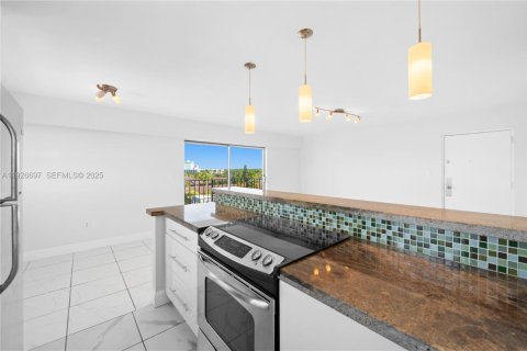 Copropriété à vendre à North Miami Beach, Floride: 2 chambres, 110.55 m2 № 1986587 - photo 5