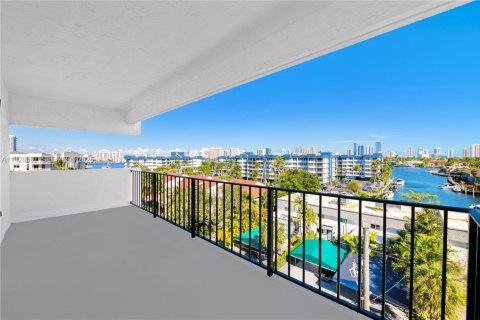 Copropriété à vendre à North Miami Beach, Floride: 2 chambres, 110.55 m2 № 1986587 - photo 19