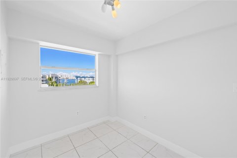Copropriété à vendre à North Miami Beach, Floride: 2 chambres, 110.55 m2 № 1986587 - photo 10