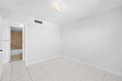 Copropriété à vendre à North Miami Beach, Floride: 2 chambres, 110.55 m2 № 1986587 - photo 14