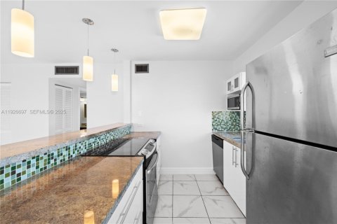 Copropriété à vendre à North Miami Beach, Floride: 2 chambres, 110.55 m2 № 1986587 - photo 7
