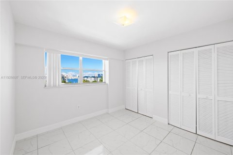 Copropriété à vendre à North Miami Beach, Floride: 2 chambres, 110.55 m2 № 1986587 - photo 13