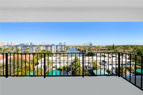 Copropriété à vendre à North Miami Beach, Floride: 2 chambres, 110.55 m2 № 1986587 - photo 18