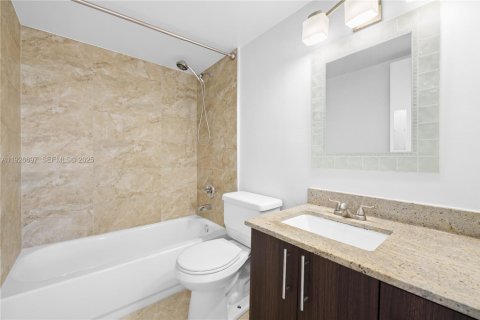 Copropriété à vendre à North Miami Beach, Floride: 2 chambres, 110.55 m2 № 1986587 - photo 11