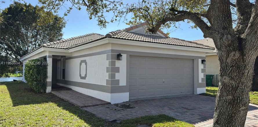 Casa en Miramar, Florida 3 dormitorios, 130.43 m2 № 2010445