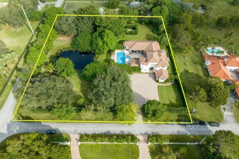 Casa en venta en Southwest Ranches, Florida, 6 dormitorios, 429.67 m2 № 1955844 - foto 1